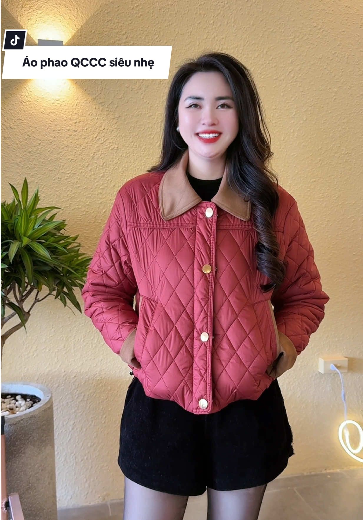 Áo phao siêu nhẹ hàng QCCC L1 nha mấy bà, đẹp lắm ý #thudongxudaily #aophao #aophaonu #aophaosieunhe 