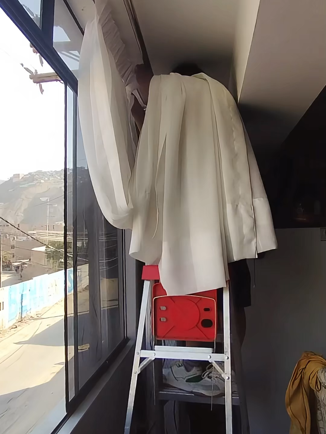 🤩 ¡El Secreto de las Ondas Perfectas Revelado! 🤩 ¿Creías que esta caída impecable era solo cosa de magia? ¡No! Es la calidad inigualable de YAQARDECORA transformando tu hogar. 🏡💖 Te presentamos la combinación ganadora: 🧵 Nuestras cortinas 100% de Tela Yakar: Famosa por su textura, caída y ese efecto visual de ondas que parecen dibujadas. Di adiós a las arrugas y da la bienvenida a la elegancia que fluye. ✨ 🔩 El Tubo de Acero Niquelado: ¡Este es el verdadero campeón! Proporciona la estructura perfecta para que la Tela Yakar se deslice con una suavidad de ensueño, garantizando durabilidad y un brillo sutil. Olvídate de los rieles que se traban. 🛠️👑 No solo instalamos cortinas, instalamos ambientes de revista. 🌟 Dale a tus ventanas el lujo y la fluidez que merecen. 👇 ¡Agenda tu visita o cotización hoy mismo! 👇 📲 Llámanos o escríbenos por WhatsApp: +51 988 605 561 #YAQARDECORA #CortinasModernas #OndasPerfectas #parati #viral