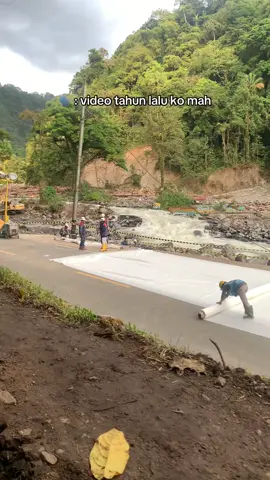 Perbaikan jalan di lembah anai , segera membaik sumbar        Selasa , 3 Desember 2025 #lembahanai #galodo #sumbarbangkit #padangpanjang #longsorsumbar 