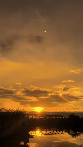 أصدق الحب هو عندما لا تعرف لماذا نحبه. 