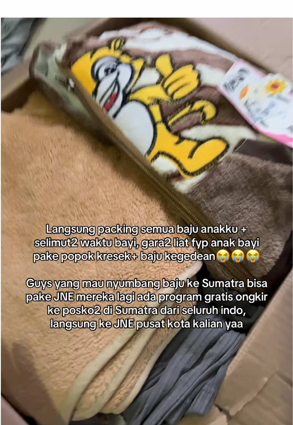 Aku sertakan infonya di komen ya guys. Mungkin ada baju atau apapun punya anak kalian yang udah ga kepake, karena pasti bantuan pakaian kebanyakan  masih fokus ke orang dewasanya.  Stay safe buat teman2 di Sumatera semoga keadaan cepat membaik 🤲 #prayforsumatera 