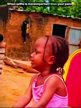 When selfie 🤳 is more important than your pain😂#fyp #funny #viral 
