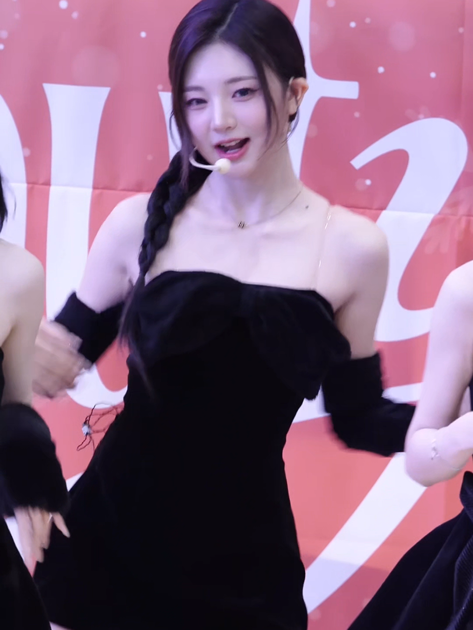 Kwak Yeonji #tripleS #트리플에스 #kwakyeonji #yeonjitriples #triplesfancam 