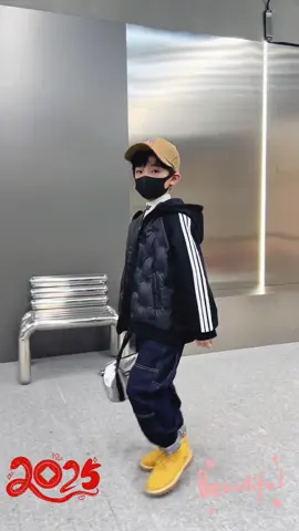 Áo khoác bé trai dày dặn mùa thu đông 2025 mẫu mới, dáng ngắn có mũ, nhẹ mà ấm, kiểu dáng thời trang, áo phao đông cho trẻ em.#thờitrang #ấm_áp #qc 