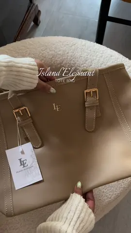 My new favorite everyday tote—simple, aesthetic, and unbelievably spacious. 🤍🐘 The Island Elephant design adds such a soft, cozy vibe, and the quality is so much better than I expected. I can pack all my essentials + extras without worrying about it tearing. Definitely a must-have if you love big, reliable bags  #islandelephant #totebag #bagsforwomen #bagrecommendation #bags 