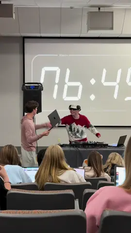 you’re about to experience the longest 90 minutes of your life…🙄 #finalsweek #dj #collegelife #finalsszn #christmas 
