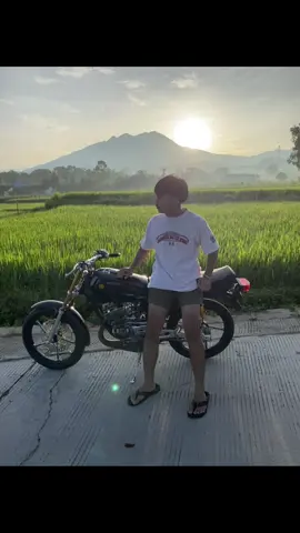 Isuk” manasi pit karo tilik sawah🌾🤩#sweetboys_ #rxkingspekbleyer #rkhmt_gingshull #2stroke #mountainview 