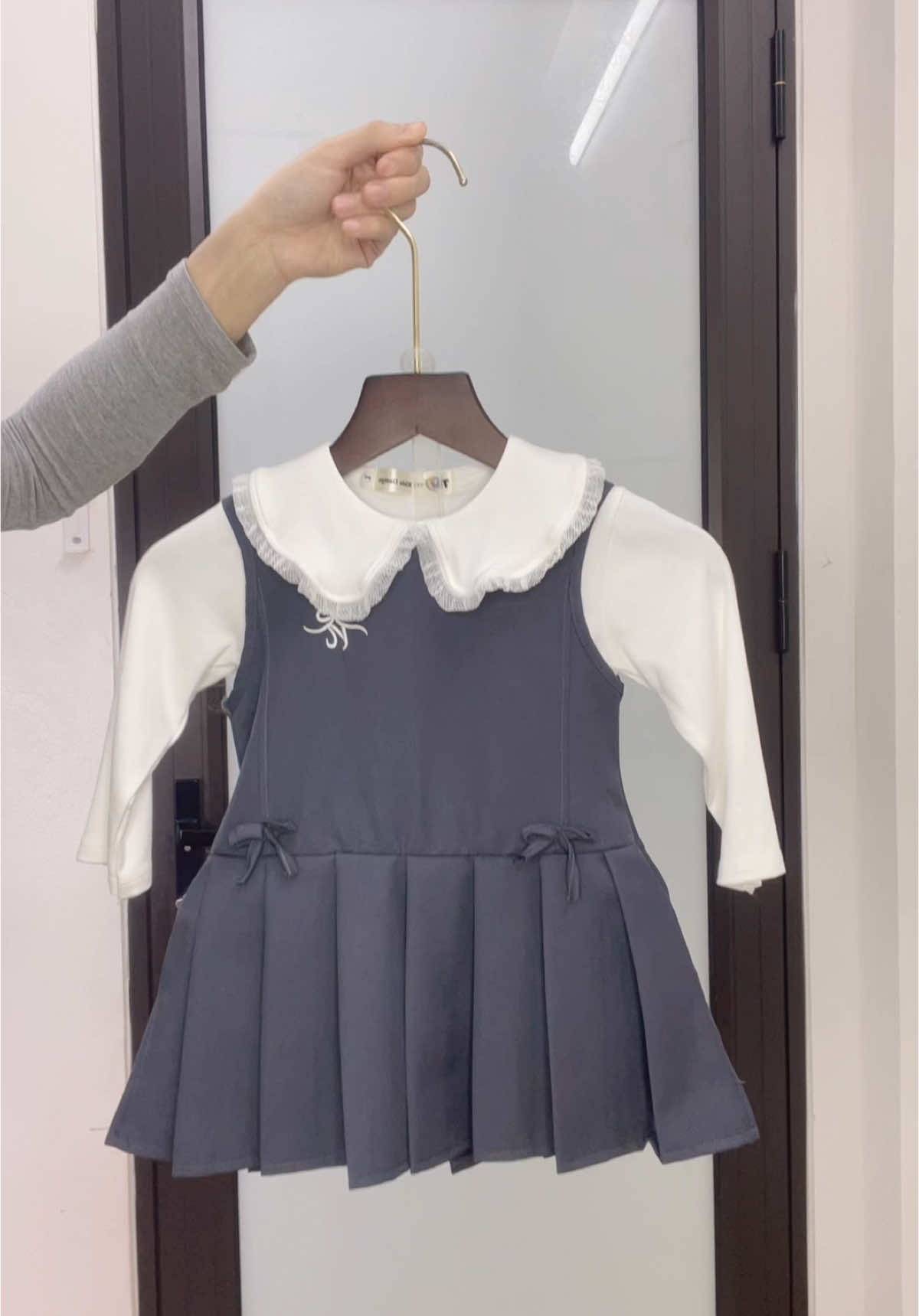 🌷nhẹ nhàng, tiểu thư ạ 🌷#thoitrangtreem #vayxinhchobe #viralvideo #xuhuongtiktok #phoidoxinh #setxinh #hottrend #thoitrangchobe #fyp #setboxinh #dochobe #begai 