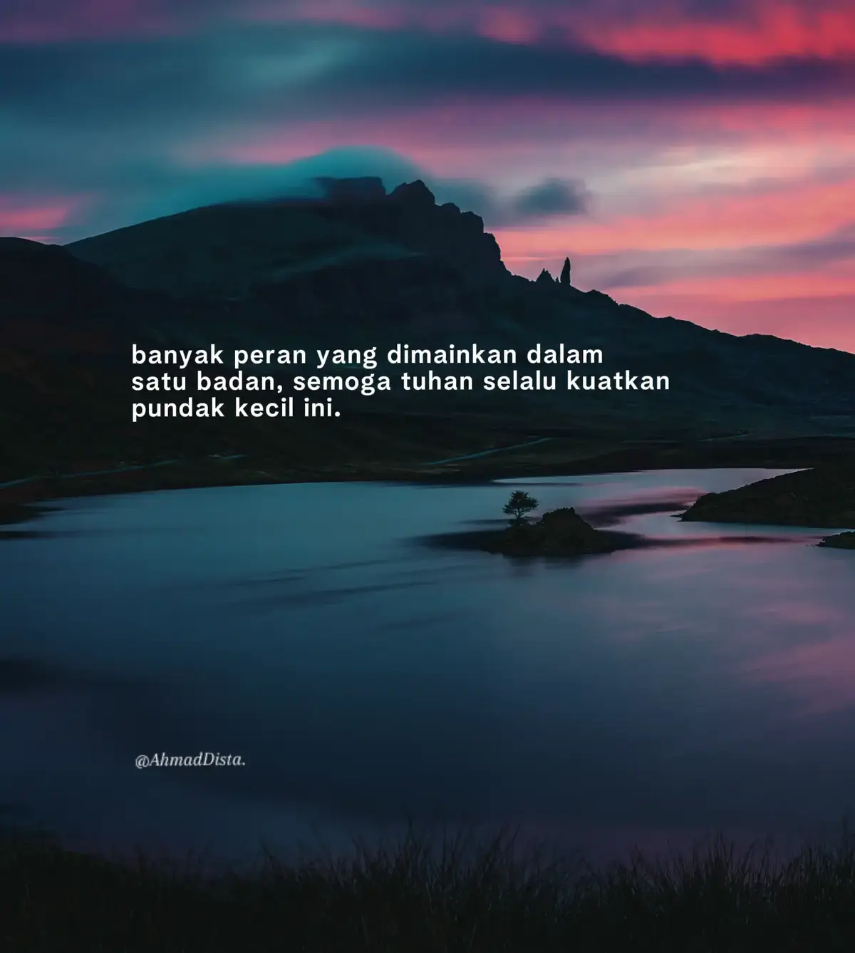 Bahan-bahan📝: 200 gram tepung terigu protein sedang 1 butir telur 150 ml air 100 ml susu cair  5 sendok makan gula pasir (bisa disesuaikan dengan selera) ½ sendok teh soda kue ½ sendok teh ragi instan ½ sendok teh vanila esens ½ sendok teh garam Margarin secukupnya Topping📝: 1.Margarin secukupnya Susu kental manis secukupnya. 2.Meses coklat secukupnya Keju cheddar parut, secukupnya. Cara membuat🥢: 1.Campurkan telur, 3 sendok gula pasir, garam, vanila esens, serta soda kue, kocok menggunakan whisk hingga semua bahan tercampur rata.  2.Masukkan terigu, air, serta ragi instan, kocok kembali semua adonan hingga tercampur rata dan setelah itu istirahatkan adonan selama ± 30 menit. 3.Panaskan teflon dan olesi dengan margarin secukupnya. Lalu tuangkan adonan martabak manis ke dalam teflon. Ratakan hingga ke pinggiran teflon untuk berikan lapisan tengah pada ujung-ujung martabak. Tutup teflon. 4.Ketika martabak sudah setengah matang, buka teflon dan taburi martabak dengan 2 sendok gula pasir atau bisa disesuaikan dengan selera.Tutup kembali teflon dan masak lagi hingga martabak matang sempurna. 5.Angkat martabak yang telah matang dari teflon, olesi dengan margarin secukupnya pada semua permukaan martabak. Untuk topping, taburi martabak dengan meses coklat dan parutan keju, kemudian siram dengan susu kental manis secukupnya. 6.Setelah diberikan topping, martabak bisa dipotong menjadi dua bagian dan ditumpuk saling menutup satu sama lain dan potong martabak manis sesuai selera. Martabak manis teflon siap disajikan. Selamat menikmati & selamat mencoba!!! #katakata #4u #storytime #xzyabc #fypppppppppppppppppppppppp 