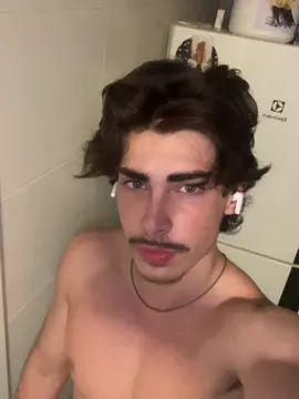 Engrossar a sobrancelha foi a melhor coisa q eu fiz na minha aparencia #looksmax #looksmaxing 