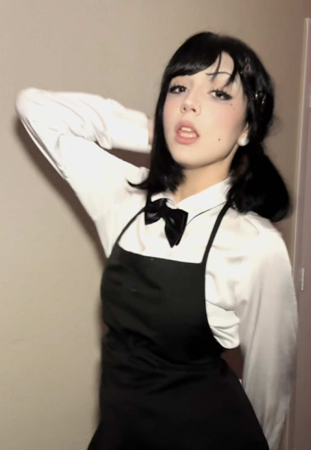 MAKIMA CONTACTS ARE HERE AFTER A MONTH EEEP THEY JUST NEED TO SOAK | #kobenicosplay #chainsawmancosplay #kobenihigashiyama #kobeni #cosplaytok 