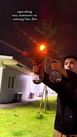 Electric Water Gun With Flame high speed rapid flame effect lights water gun #toygun  #watergun  #electricwatergun  #toys 