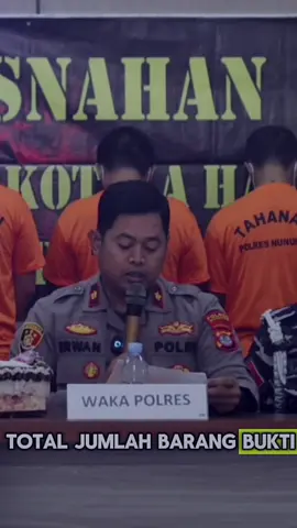 Satuan Reserse Narkoba Polres Nunukan Polda Kalimantan Utara melaksanakan pemusnahan barang bukti narkotika hasil sitaan dari lima kasus tindak pidana narkotika yang terjadi di wilayah hukum Polres Nunukan dalam periode September hingga Desember 2025. Kegiatan pemusnahan dilakukan pada Selasa (02/12) sebagai bentuk transparansi penegakan hukum dan komitmen Kepolisian dalam memberantas peredaran gelap narkotika di wilayah perbatasan. Total barang bukti yang dimusnahkan mencapai ±920,97 gram sabu (bruto), dengan total netto 889,18 gram setelah sebagian disisihkan untuk kepentingan pembuktian dan pemeriksaan laboratorium.