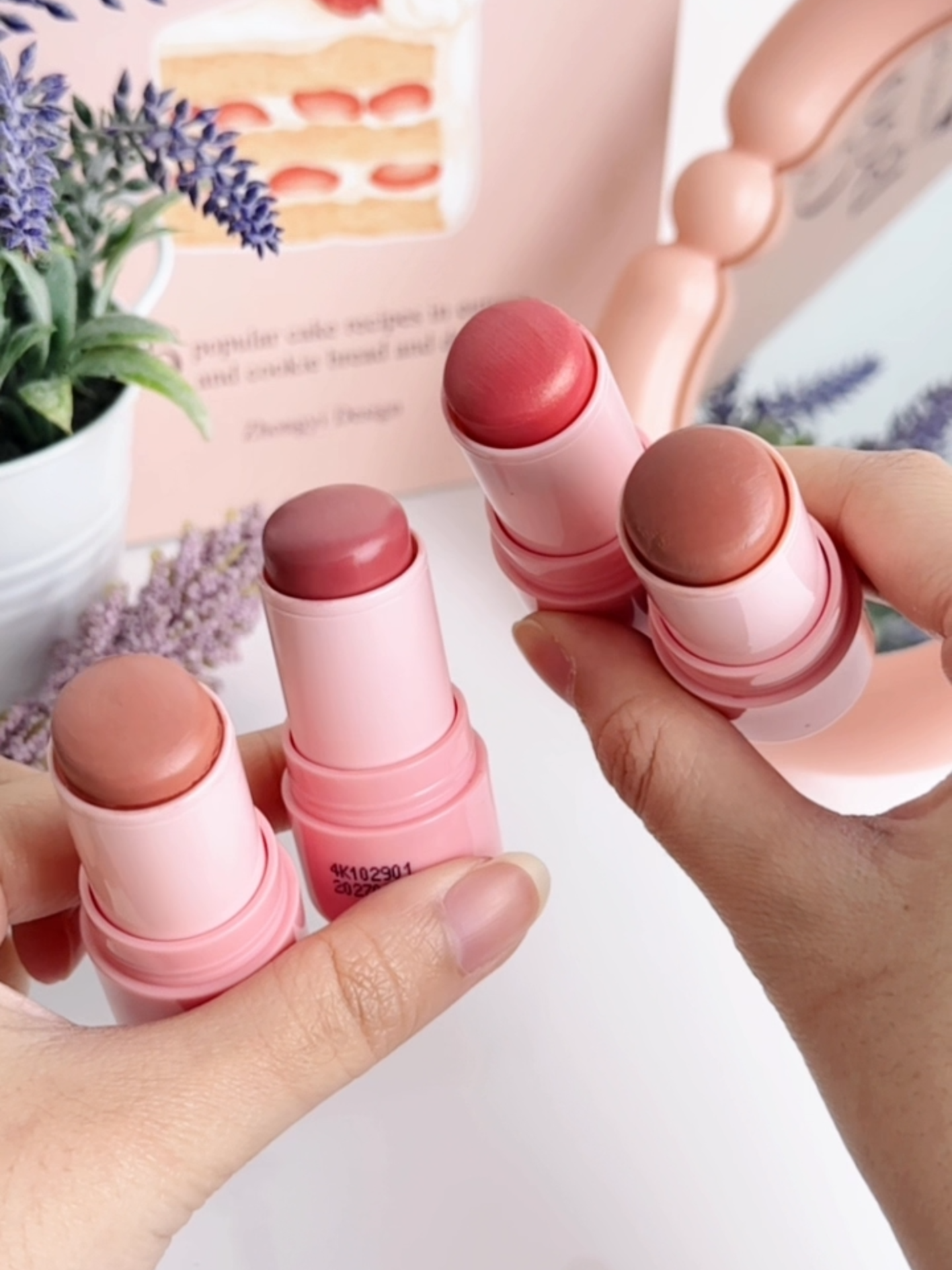 Mau pipi fresh + shimmer cantik? Ini dia blush stick wajib punya! 💗✨ #preetyinpink #pinkflashbeauty