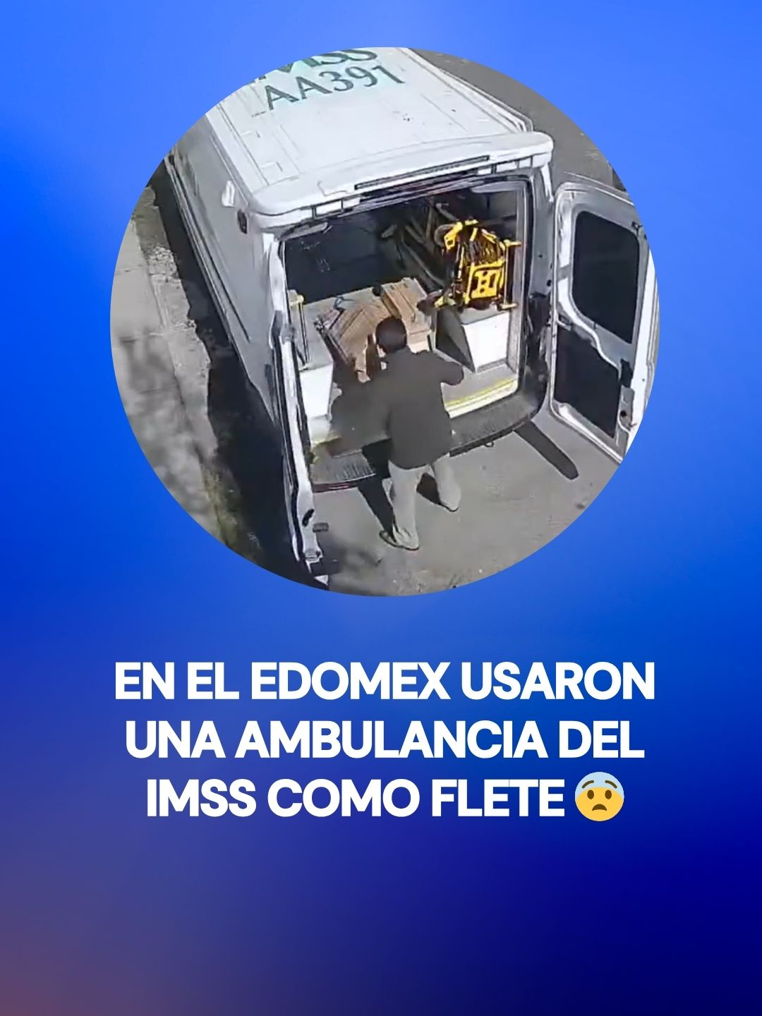 Usan una ambulancia del IMSS como flete para llevar material de construcción en Cuautitlán Izcalli. Así fue captado por más cámaras. 📹😡 #virales #noticias #tiktokmehizover #TikTokInforma