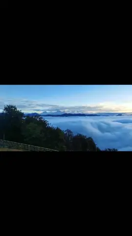 गुल्मी जिल्लाको गौरव रेसुङ्गा र प्राकृतिक सौन्दर्यको अनुपम ठाउँ स्थल पनि one यहाँका हरियाली ले ढाकिएका पहाड मनमोहक दृश्य अनि शीतल हावा आगन्तुहरूलाई लोब्बाइरहेको छ रेसुङ्गाको शिरबाट देखिने सेत्तै हिमशृङ्खलाहरू फैलिएको गाउँबस्ती र सुनौलो दृश्यले अत्यन्तै रमणीय छ। शान्त वातावरण स्वच्छ हावा र प्रकृतिसँग प्रत्यक्ष जोडिन पाउने अनुभवले लाग्छ यहाँका डाँडाकाँडाले आगन्तुहरुलाई फेरि बोलाएका छन्। रेशमका एउटा प्राकृतिक सुन्दरता ले भरिपूर्ण मात्र ठाउँ होइन। ऐतिहासिक धार्मिक महत्वले पनि पवित्र तपभूमि हो।