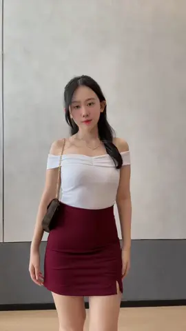 Have a holly jolly christmas ☃️🎁 #christmas #outfitideas #fashiontiktok #foryoupage #OOTD 