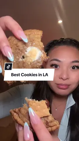 10000/10 !! Do yourself a favor and go check out @Bakerie Marie for her cookies 🍪 I can’t wait to try to Fall box tomorrow #lacookies #bestcookies #tastetest #desserttiktok 