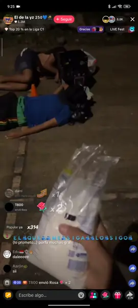 el de la yz 250 le da para los buñuelos a unos indígentes