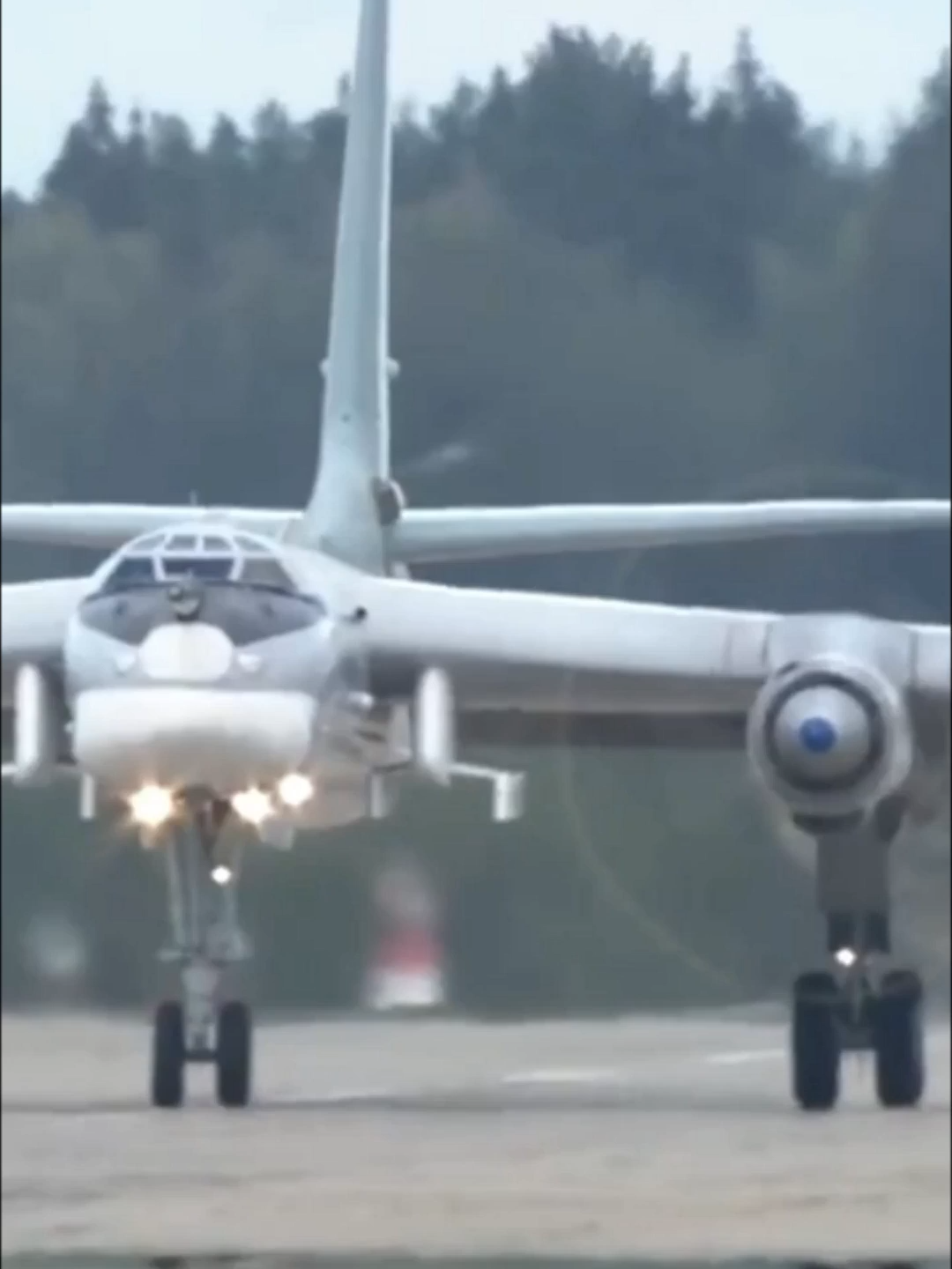 Sabia que esse bombardeiro lançou a MAIOR bomba já detonada na história?