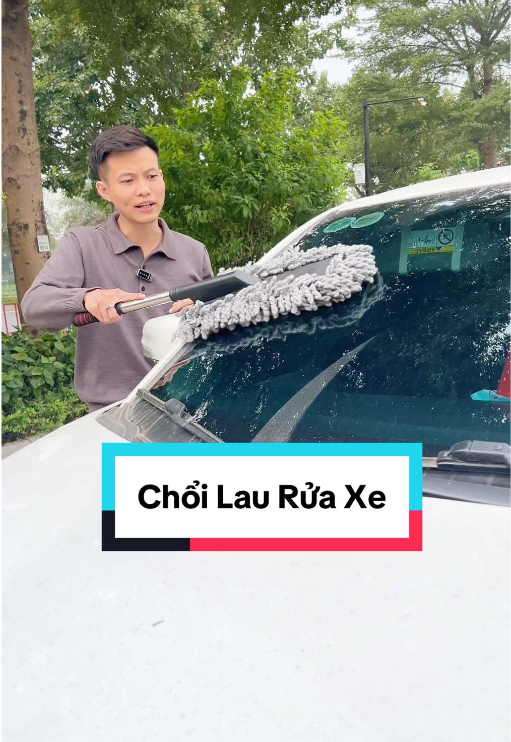 Xe để 1 đêm là bụi bám trắng ⇢ quét 10 giây sạch như mới! Chổi sợi quang mềm – không xước sơn – tiết kiệm cả đống tiền rửa xe. #haxehop #vesinhoto #car #oto #phukienoto 