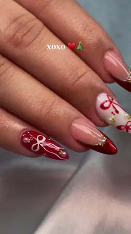 Red Christmas nail inspo ♥️✨#christmasnails #bownails #fyp #cutetrendynailart 