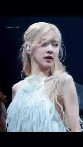 Rose and her giant doll ~#blackpink #aifilter #fyp #rose #dreamface 