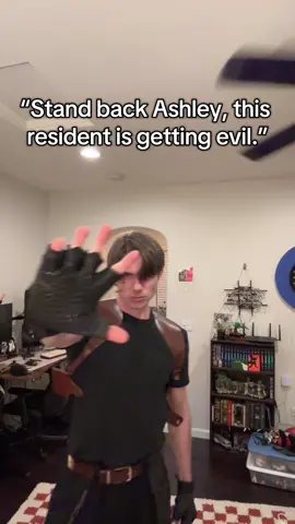 Wait there’s four of them  #fyp #cosplay #residentevil #leon #leon 