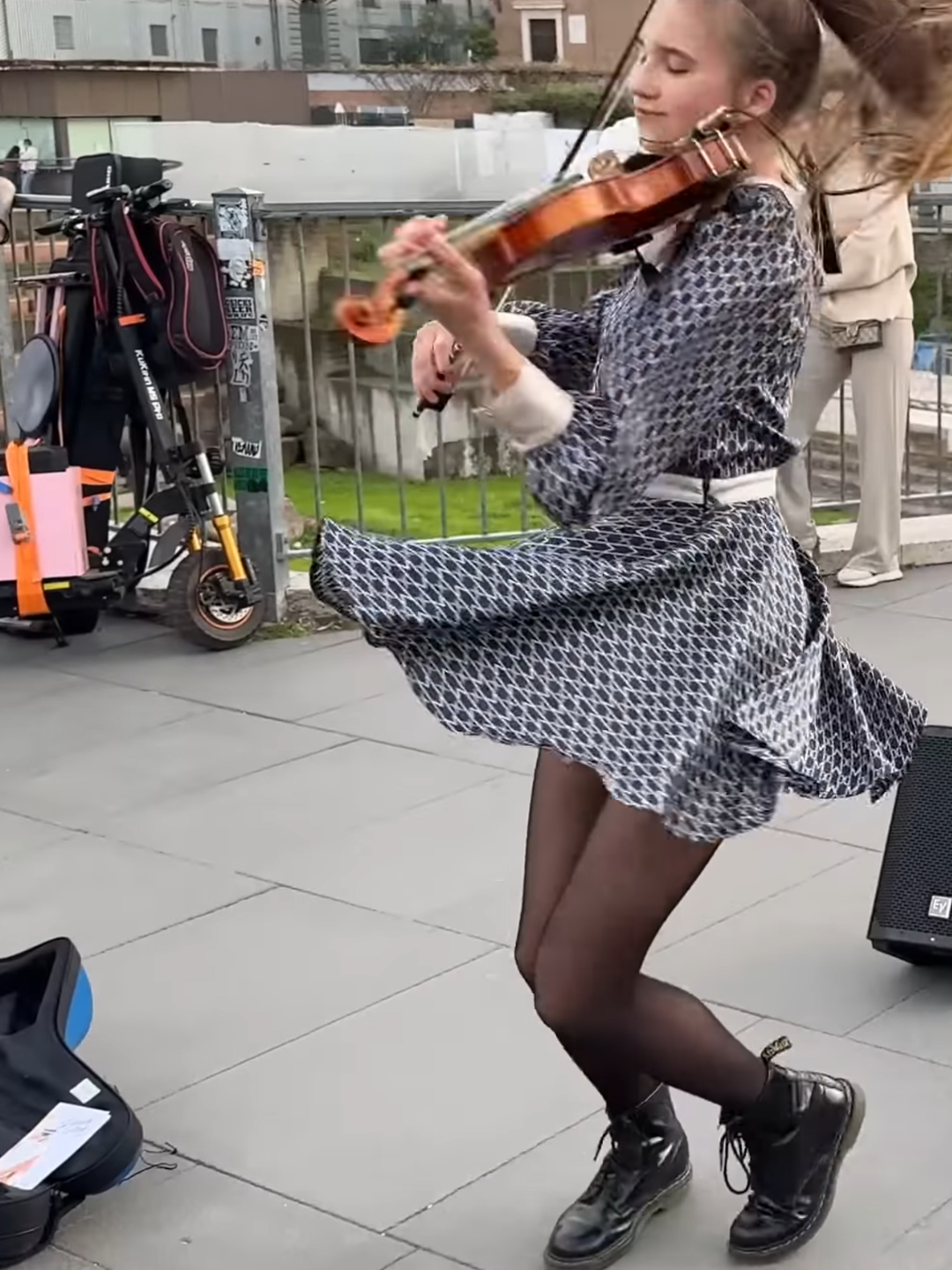 Talking To The Moon (by Bruno Mars)!! - #violin #violinist #violon #streetmusician