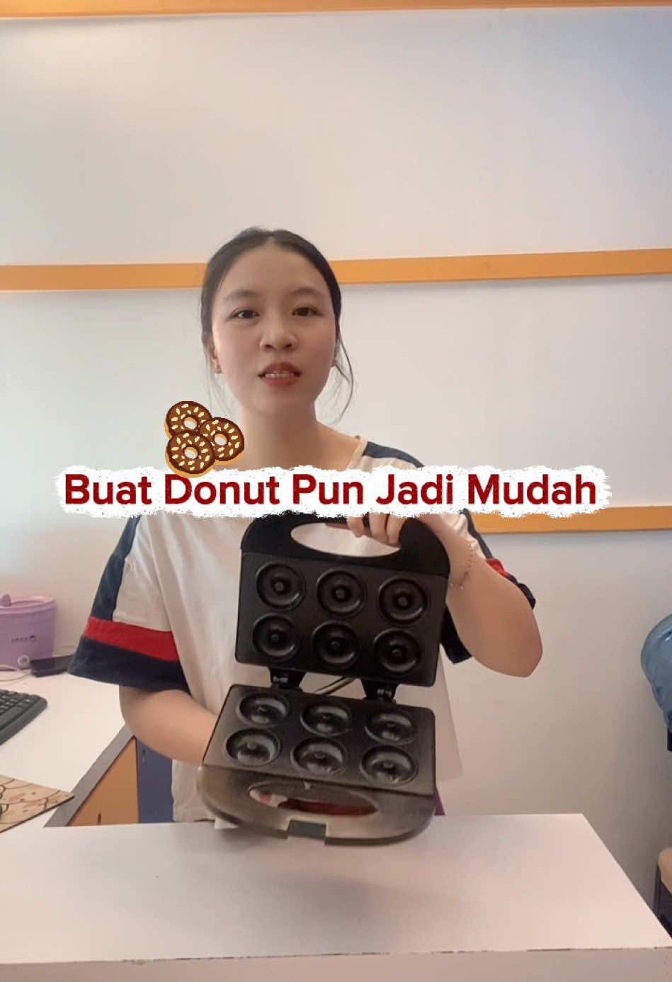 Pasti seru deh Jadi activity bareng sikecil #donutmaker #donut #pembuatdonut #fyp #homelife #fyp #tiktokindia #CapCut 