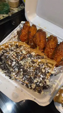 Oreo Cookies & Creme Chicken w/Waffles🤤👩🏽‍🍳 #food #columbiasc #fyp #SmallBusiness #growth 