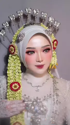 💞 #fiNallymenujuSYAH #weddingdreams #soloputrihijab 