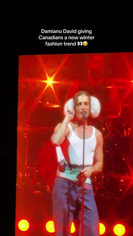 gotta keep warm everywhere this winter 🤷🏽‍♀️ #toronto #concerts #damianodavid 