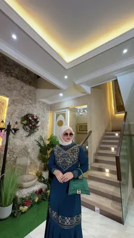 Dihhh bener-bener ga bisa di biarin nihh nayara dress warna Prussian blue nya cakepp poll😜🤭 Yang belum punya jangan sampe ke habisa stok nyaa😝🤭 #newarivals #fypシ゚ #abayabordir #fypシ゚viral🖤tiktok 