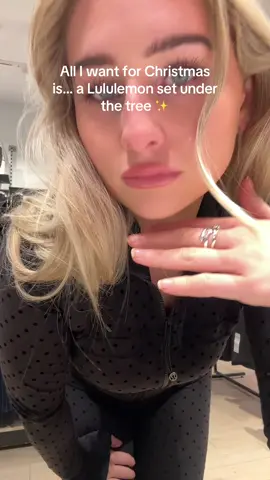 Ladies RUN the set is on sale for 80% off rn!!