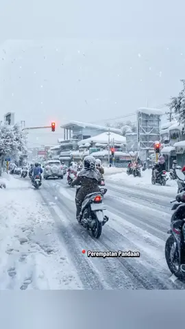POV Pandaan turun salju ☃️ #aivideo #aigenerated #salju #pandaan #pandaanpasuruan 