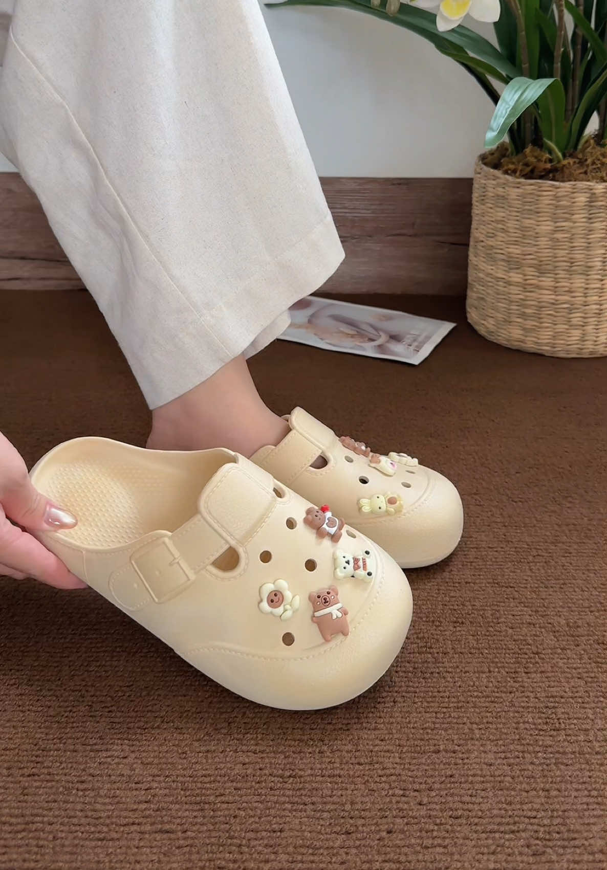 Dép sục nữ có charm gấu dễ thương #depsuc #depnu #depxinh #xuhuong #tiemgiaycuanang 