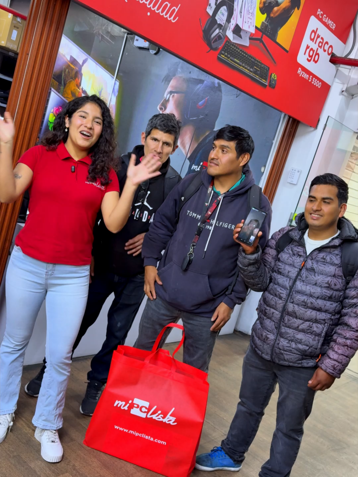 En Mi PC Lista creemos que la tecnología es para tod@s. Por eso, ofrecemos atención accesible para personas con diferentes formas de comunicarse. Porque conectarse no debería tener barreras 💻💙 #mipclista#setup #computadora#pc