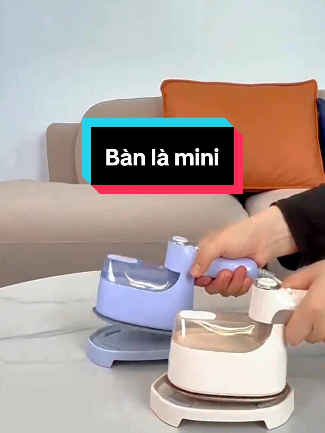 Bàn là mini có phun ẩm nhỏ gọn, tiện lợi mang đi du lịch hoặc đi công tác #banla #banlahoinuoc #banlamini #dogiadung #giadungtienich 