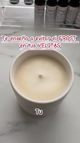 ¡Tu vela tiene FROST! 😫 La cura es la TÉCNICA de Enfriamiento Controlado: envuelve el recipiente para que enfríe LISO 💡, comentá FROST 👇 para aprender la temperatura 👩‍💻, y envíanos un mensaje privado para la capacitación ✉️.  #velasartesanales  #velasaromaticas  #hechoconamor #velasdecorativas  #velas 