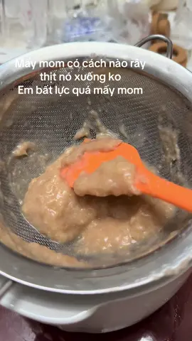 Có thể là tay lên chuột #mẹbimsua #tậpđầulàmmẹ #ăndặm 