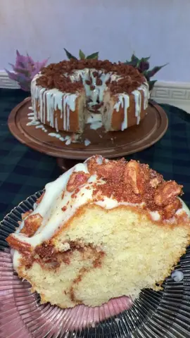 #كيكة_السينابون_الهشة_بطريقتي_اللذيدة#اكسبلورexplore_ترند #تهاني_العسيري#اكسبلور_ترند_منصة_الأضواء_العالم_وصفة#الطعم_حكاية_والريحة_خيال_مقادير_الكيكة_والصوص_كوبين دقيق منخول ، ٤ حبات بيض ، نصف كوب بين الزبدة والزيت ، كوب سكر ، رشة ملح ، ملعقة ك بيكنج بودر ، نصف ملعقة ص فانيلا ، نصف كوب حليب ، نصف كوب زبادي ..  تخلط المكونات الجافة .. الدقيق والبيكنج بودر والملح ..  تخلط المواد السائلة .. البيض والفانيلا الى أن يأخذ الخليط القوام الكريمي  + السكر + الزبدة والزيت + الزبادي والحليب + المواد الجافة .. الى ان يتجانس الخليط ..  الحشوة وعلى الوجه .. على النـ ار ملعقة ك زبدة ، ملعقة سكر بني ، ملعقة قرفة ..  الصوص .. ٦ حبات جبن كيري + نصف علبه حليب نستلة + رشة فانيلا .. 