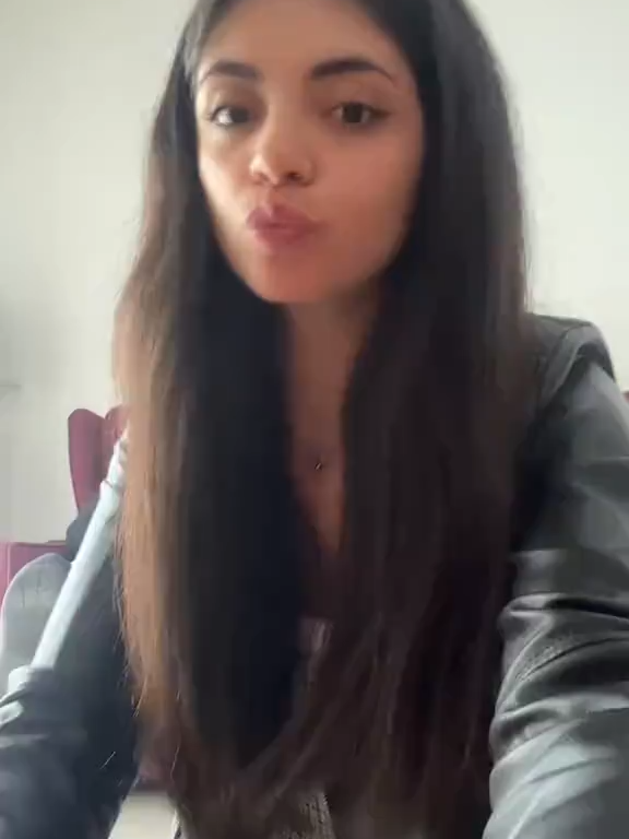 “Amerikadan gelmişimdir… aileye giriş yaptım böyle 😂🇺🇸✨”Amerikadan dönünce ortamın tepkisi tam olarak bu 😭🇺🇸”