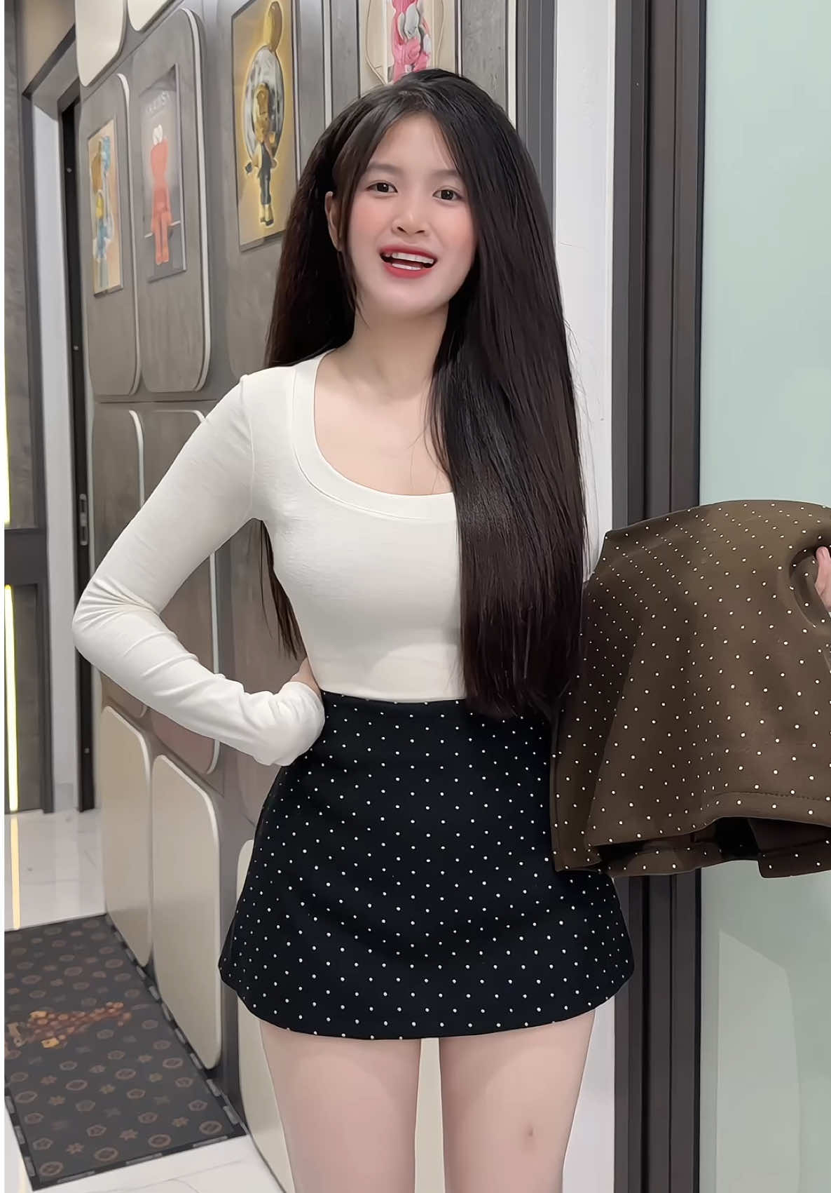 Chân váy chấm bi