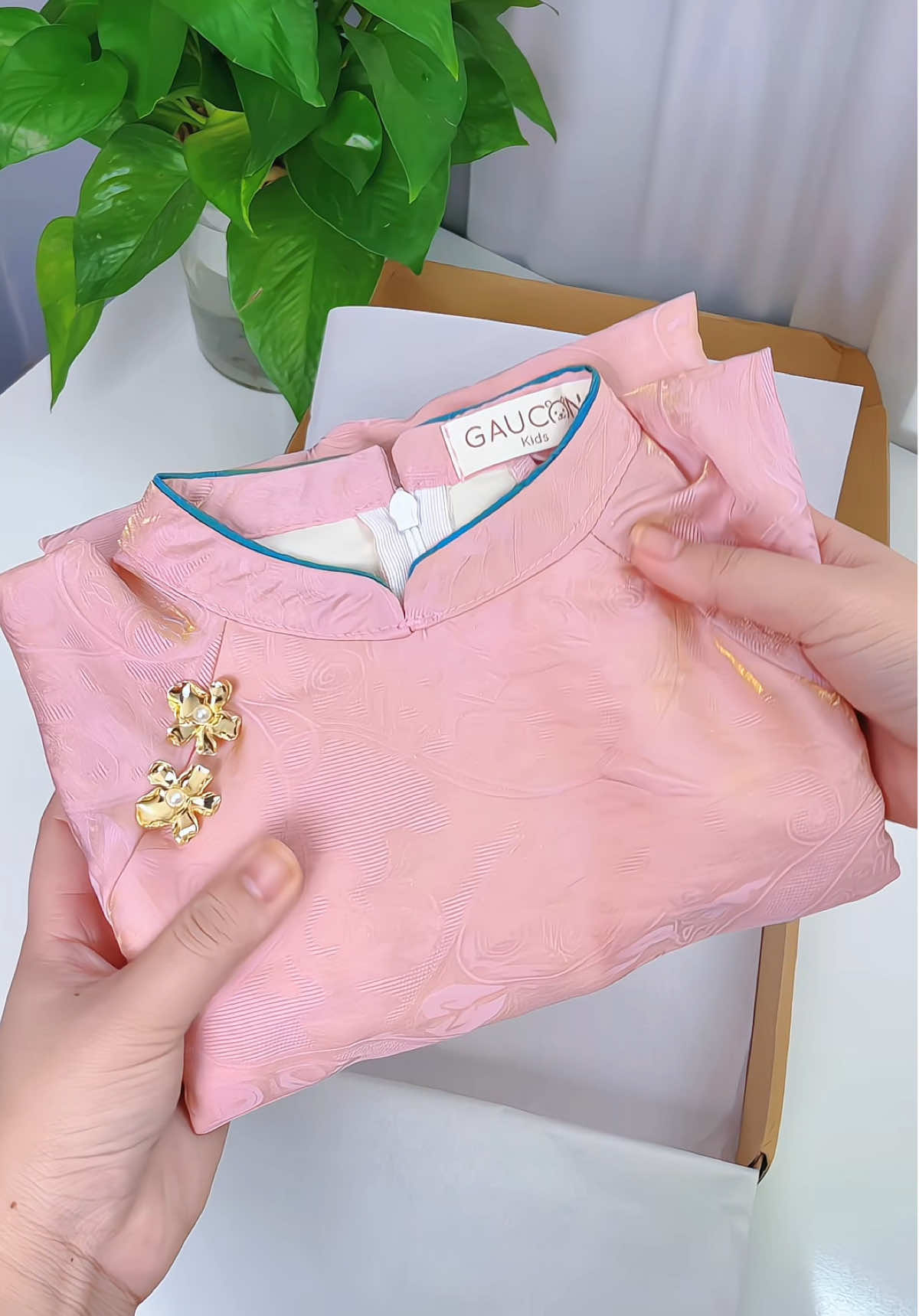 Áo dài Diệu Lam cho bé gái 4 tà xinh #teakids #mevabe #aodaichobe #aodaidieulam 