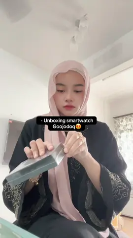 Pakai smartwatch Goojodoq ni mcm sebijik 🍎smartwatch tau ! Batery pulak tahan 3-5hari srs tak tipu,,😍 rugi tak beli tau  #4upage #nakfypboleh #fypシ #trending #smartwatch 