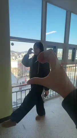 니들이 아무리까봤자 이미 통장엔 “수십원” #거지 #메가커피알바생 #여고딩찐따댄스 