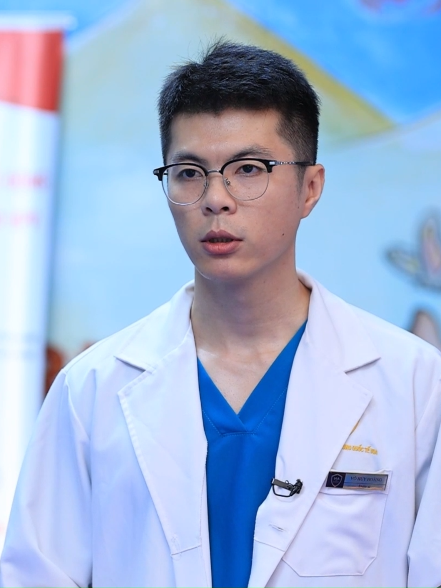 Giới trẻ hôm nay đối mặt với nhiều rủi ro sức khỏe tiềm ẩn, trong đó có HPV- vi rút gây u nhú ở người. Hầu hết người có họat động tình dục đều có nguy cơ nhiễm HPV vào một thời điểm nào đó trong đời, bất kể nam nữ. Theo một nghiên cứu tại Hoa Kỳ giai đoạn 2003 – 2006, gần 50% các trường hợp nhiễm mới HPV xảy ra ở độ tuổi trung học cơ sở - trung học phổ thông - sinh viên (từ 15 – 24 tuổi). Dù đa số trường hợp nhiễm HPV có thể tự đào thải, nhiễm HPV dai dẳng có thể dẫn đến các bệnh lý, tiền ung thư, ung thư liên quan. Đáng lưu ý, một số tổn thương tiền ung thư, ung thư do HPV gây ra và các phẫu thuật điều trị các bệnh lý này có thể ảnh hưởng đến khả năng mang thai, duy trì thai kỳ ở nữ giới.  Chủ động dự phòng HPV là một trong những hành động góp phần giúp các bạn trẻ an tâm theo đuổi những ưu tiên khác trong cuộc sống mà không bị gián đoạn, vững bước cho tương lai. Nội dung này được phối hợp biên soạn bởi VTV, Trung tâm Truyền thông - Giáo dục Sức khỏe Trung ương, Bộ Y tế và MSD, kiểm nhận bởi Trung tâm Truyền thông - Giáo dục Sức khỏe Trung ương, Bộ Y tế và được lưu hành cho mục tiêu giáo dục.  Hãy tham vấn chuyên gia y tế.      #HPVVietnam #ViMotVietNamKhongGanhNangBoiHPV #PhongVeHPV #VTV