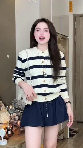 Áo len kẻ ngang Deliz tay dài siu xinh. Chất len mềm mịn đẹp mê lắm lunn   #aolennu #aodetkim #aodetkimnu #aolen #aolenquangchau