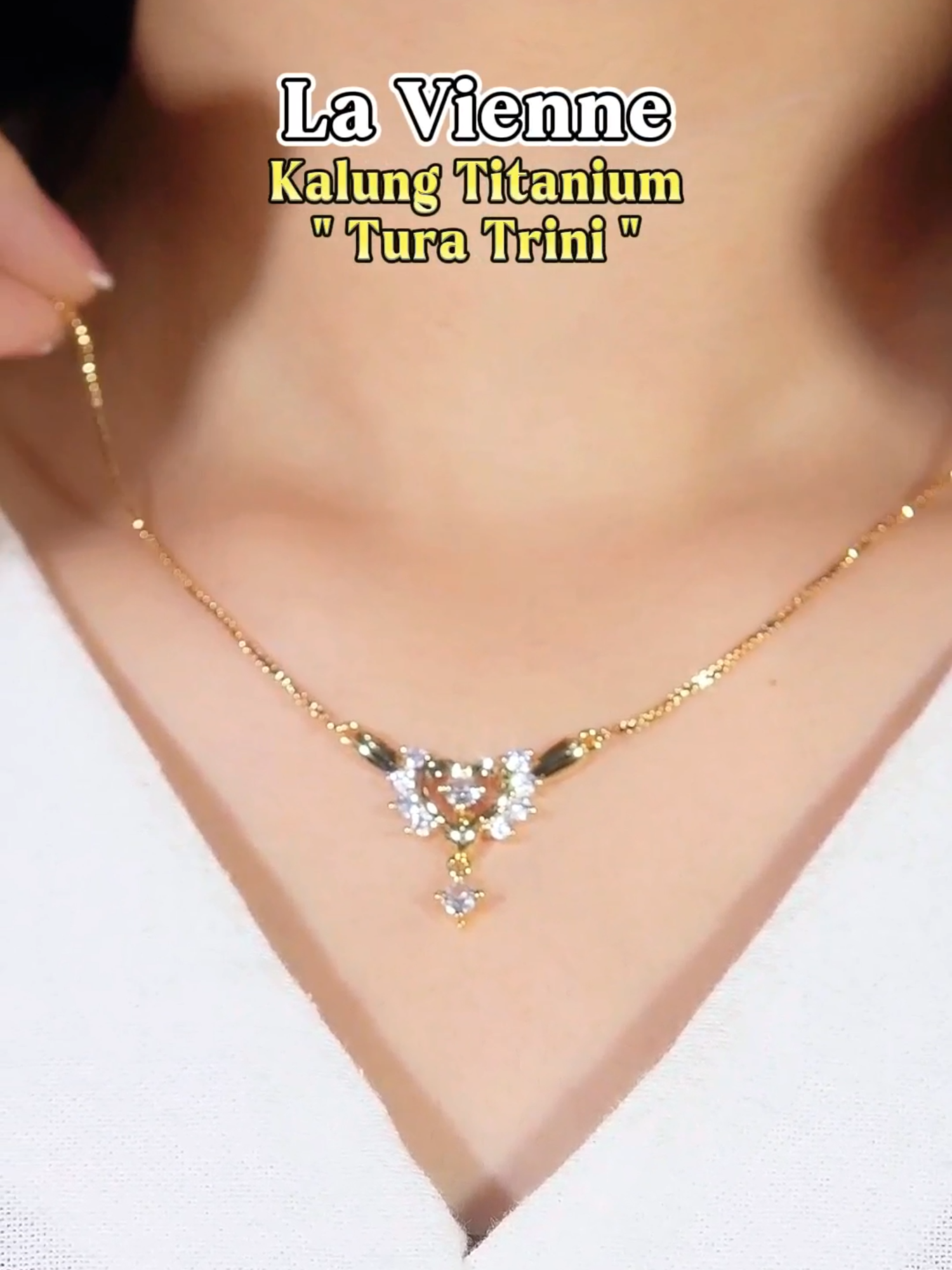 Kalung Tura Trini, Desain elegan, harga bersahabat. Limited stock ya! Checkout dikeranjang kuning sekarang juga😍✨  JOIN LIVE SETIAP HARI!! #shopmaster  #perhiasan  #kalung  #kalungtitanium  #aksesoriswanita #diskontiktokshop  #promoguncang1212  #paydaysale  #joinlivestreaming  #setperhiasan